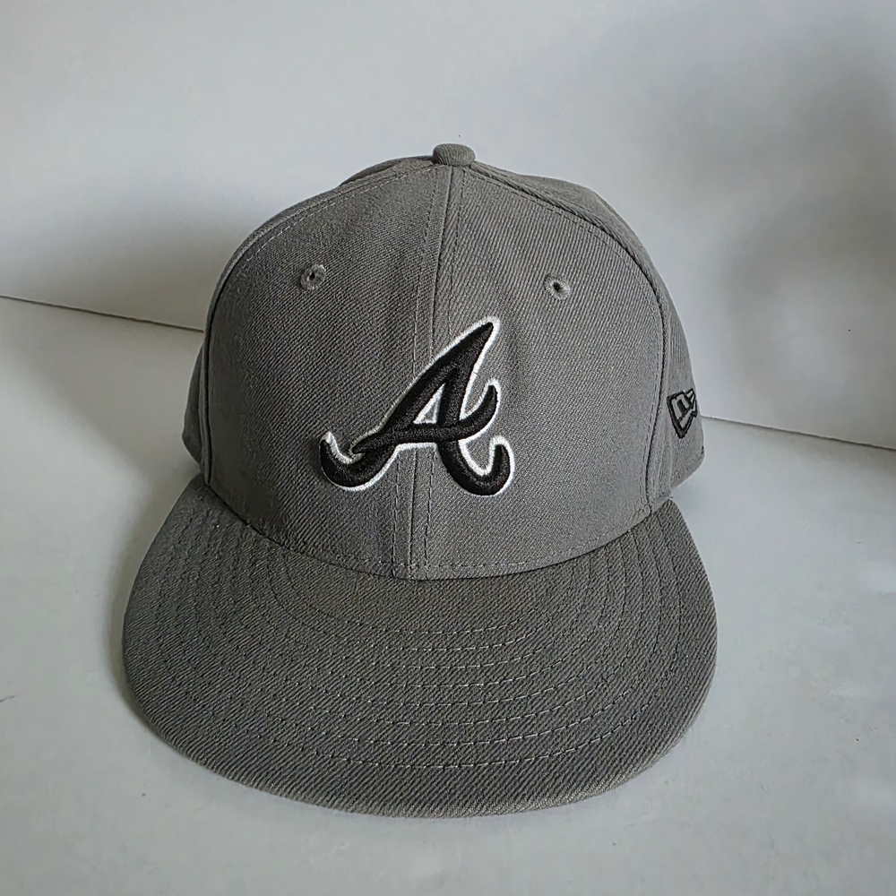New Era Gray Atlanta Braves Fitted Cap with Embroidered Letter 7 1/4 Used